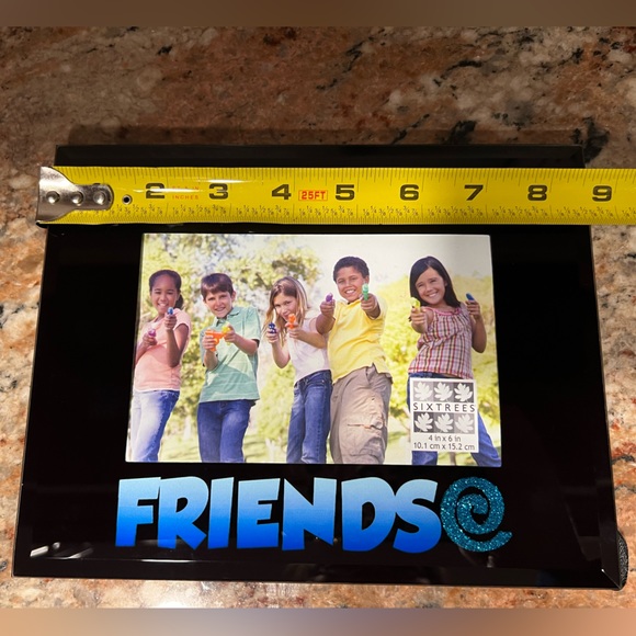 Friends 4x6 picture frame - Picture 1 of 4